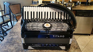Titano Virtuoso Stradella bass system lightly used