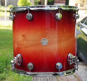 DW Collectors Series 16x18 floor tom in a Beautiful red fade! Excellent Cond!