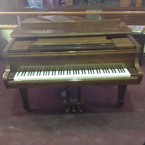 baby grand piano