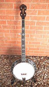 Gold Tone Banjo OB-250 with Hard Case, Capo and Gibson Strings