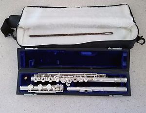 Avanti 2000 Series Silver Flute Offset G, B Foot, C# Trill, Split E with Case