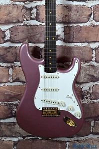 Fender Postmodern Stratocaster Journeyman Relic Burgundy Mist Metallic Josefina