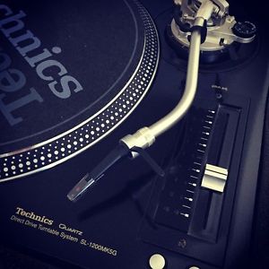 2 Technics SL-1200 MK5G