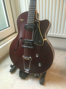 Godin 5th Avenue Kingpin 2 Semi Acoustic Archtop Guitar - Pristine condition