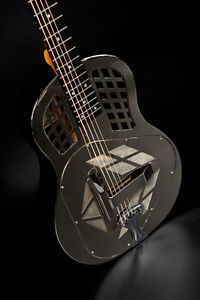 GUITARE RÉSONATEUR CONTINENTAL CS-1 Tricone 1. Choix : 1870 € + Valise