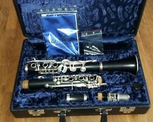 B-Klarinette Athur Uebel generalüberholt mit neuem Cariso Koffer und Zubehör