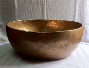 Gehämmerte klangschale 7500g mit Klöppel(Hand beaten singing bowl Nepal)