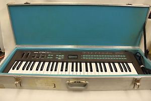 Yamaha DX100 Keyboard Synthesize