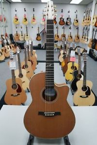 Seagull Artist Mosaic Cutaway Folk with Element Pickup Floor Sample