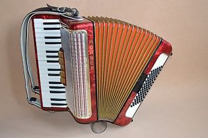 Akkordeon Hohner Concerto III Rot-Perl.mit Koffer.72 Bässe.