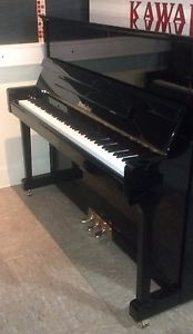 Schönes Klavier von Wendl & Lung in schwarz poliert