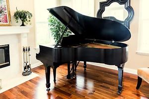 STEINWAY & SONS Model M Baby Grand Piano