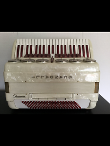 Original Scandalli Showman accordion