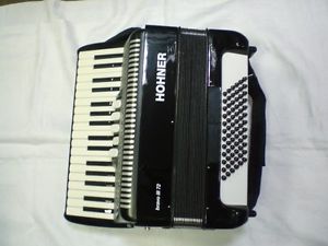 Akkordeon HOHNER Bravo III 72 - 72 Bass - schwarz - Tasche - Gurte