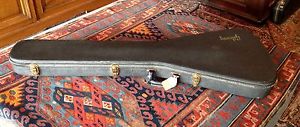 Vintage 1970's Gibson Flying V case. Good condition.