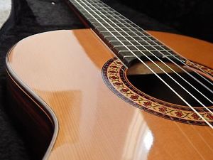 Beautiful Raimundo 146 Concerto Classical Guitar