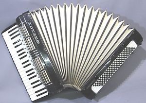 Hohner Akkordeon Pacific IV S mit Koffer