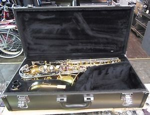 Yamaha YAS-26 Alto Saxophone w/ Yamaha 4c Mouth Piece & Case Mint