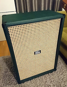 Zilla Studio Pro vertical 2x12 Cabinet with Celestion G12 M Creambacks