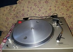 Technic original 1200 turntable-DJ's dream. Good condition. Balance needs fixing