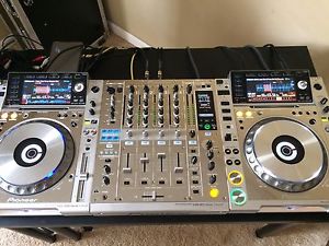 Pioneer CDJ 2000 nexus & DJM 900 nexus limited edition with Odyssey case