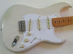 FENDER 57 REISSUE STRATOCASTER ca 2008 WHITE BLONDE W/OHSC & TAGS NEAR MINT
