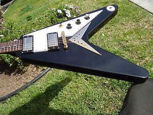 Epiphone Flying V black with gold hardware