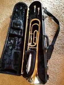 Yamaha intermediate trumbone ysl448g with hard case