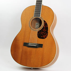 Larrivee L10 Acoustic Guitar hre