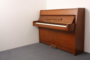YAMAHA Nussbaum Klavier gebraucht
