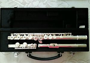 YAMAHA YFL-261 OFF SET G OPEN HOLE FLUTE. IN PRISTINE CONDITION! 9.5/10.