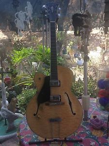 1998 R.C. ALLEN LEFT HANDED MAPLE ARCHTOP GUITAR NEAR MINT w/ HARD CASE