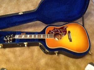 2010 Gibson Hummingbird Cherry Sunburst Acoustic Electric 6 String Guitar w/case