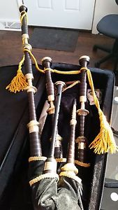 McCallum AB4 Thistle Blackwood Bagpipes