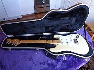 1987 American Stratocaster Vintage white electric guitar