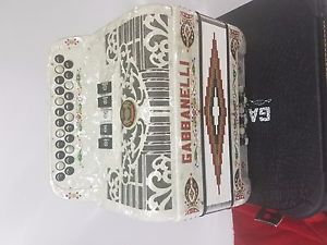 Gabbanelli accordion 2 row 5 register pearl White