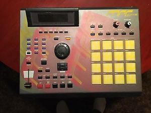 SPECIAL EDITION AKAI MPC2000XL Hard To Read LCD, 250MB INT. ZIP DRIVE, 32MB RAM