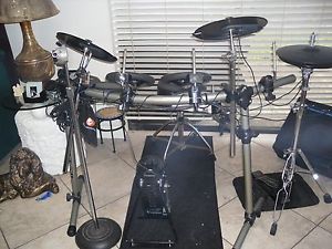 Roland TD6 V Drums-Electronic.   Used   in very good condition.