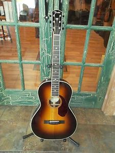Fender Paramount PM-2 Deluxe Parlor Acoustic-Electric Guitar Sunburst w/Case
