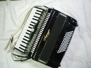 Akkordeon ARPEGGIO 72 - 72 Bass - schwarz - Tasche - Gurte