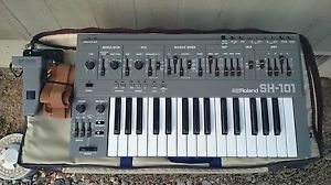 Roland SH-101 monophonic synthesizer clean condition serviced w/grip,strap,bag