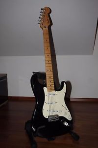 Fender Stratocaster Made in USA - Herstellernummer N902010 - incl Tasche+Ständer
