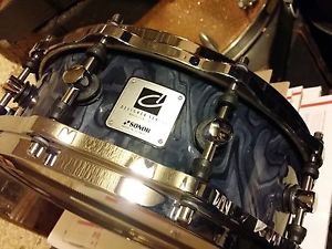 SONOR DESIGNER MAPLE LIGHT 5 X 14 SNARE DRUM BLUE ROOTS EXOTIC 10 LUG DIE CAST