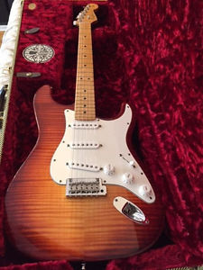 2011 FENDER SELECT SERIES STRATOCASTER USA FLAMED MAPLE