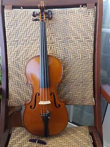 OLD VIOLIN