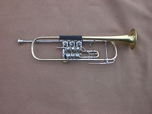 Barocktrompete in B mit Trigger,Koffer und Monke Mundstück.TrichterØ 9 cm!!!!!!!