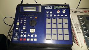 BLUE AKAI MPC 2000XL, LOADED, PERFECT CONDITION