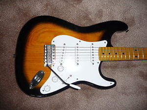 MUSIKRAFT STRATOCASTER STRAT USA '50s REPLICA, WITH TIGER STRIPE MAPLE NECK