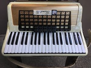 Scandalli Accordion, excellent condition,120 Bass & Case
