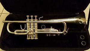 Bach Omega Trumpet (Silver) w/accessories